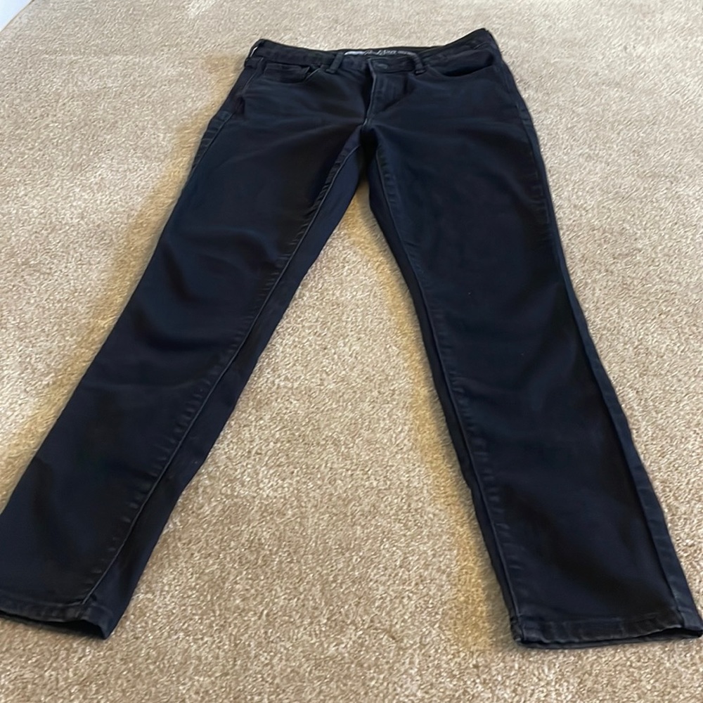Women’s size 8 high rise rockstar Old Navy jeans in black denim High rise size 8
